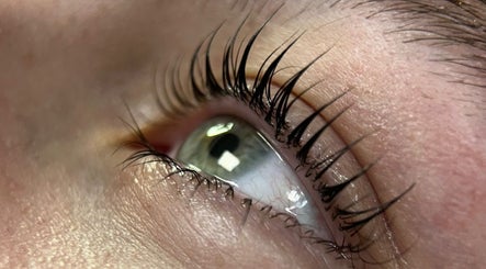 Close-up of a perfectly enhanced eyelash at Perfect Beauty - Lisboa, Lisboa, PT.