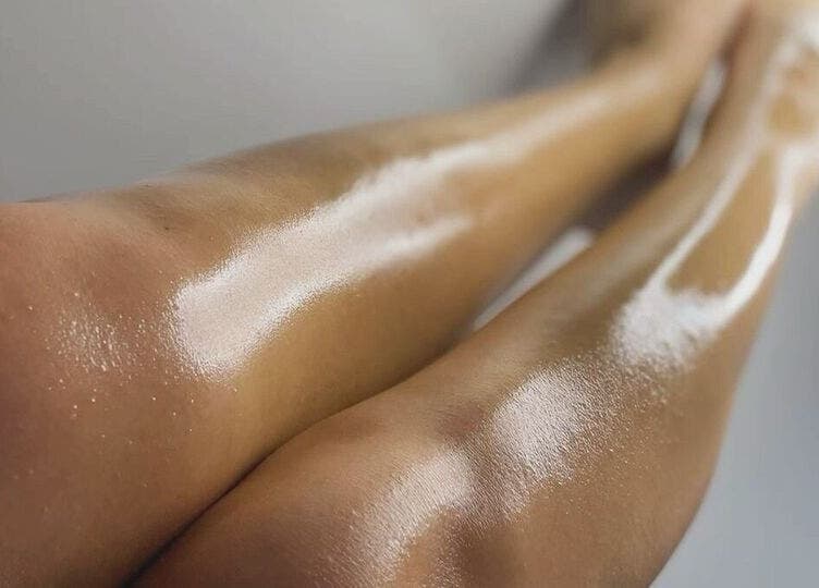 Smooth, shiny legs after oil massage at Perfect Beauty - Lisboa, Lisboa, Lisboa, PT.
