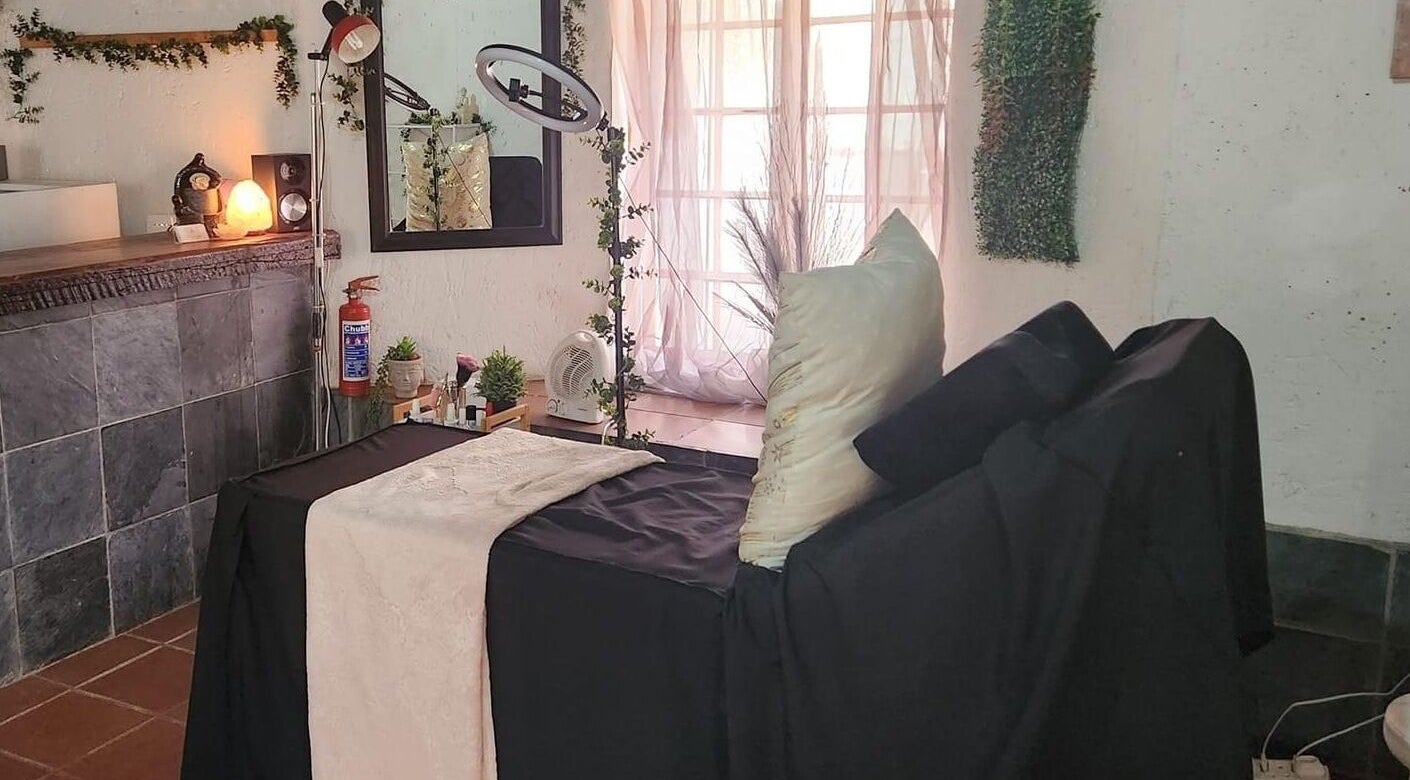 Relaxing treatment space at Bron’s Boho Beautique in Centurion, Gauteng, ZA with serene decor and soft lighting.
