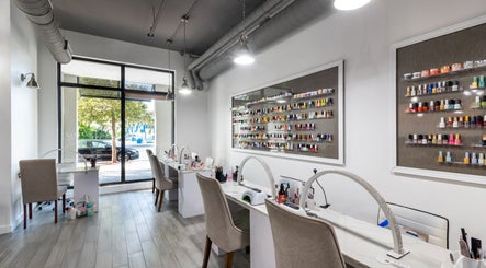 Dazzling Nail Lounge – obraz 3