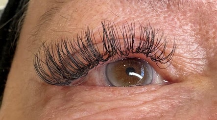 Diana R Lashes image 3