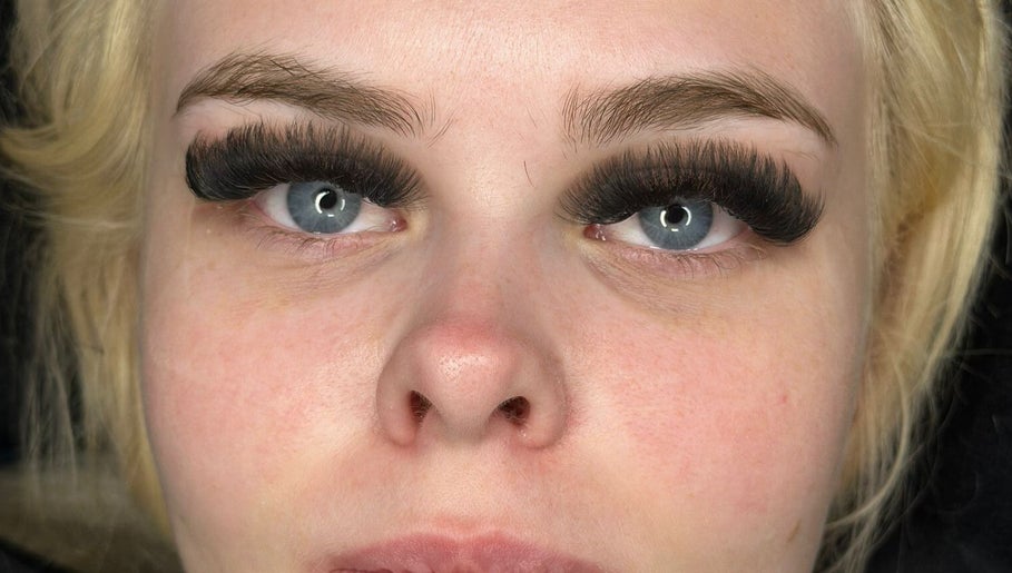 Diana R Lashes image 1
