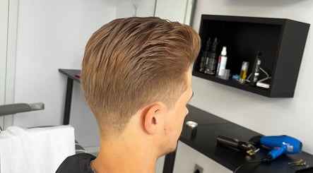 Barbershop 2705 image 3