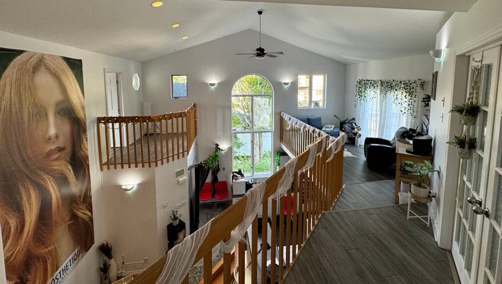 Espace lumineux et accueillant de L’espace Beauté Elle Et Lui à Gatineau, Québec, CA.