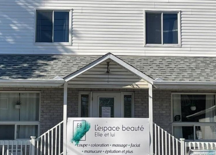 Entrée de L’espace Beauté Elle Et Lui à Gatineau, Québec, CA, spécialisée en soins esthétiques.