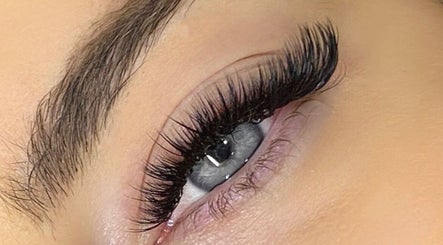 Lashes by Thanya & Ornsaya kép 2