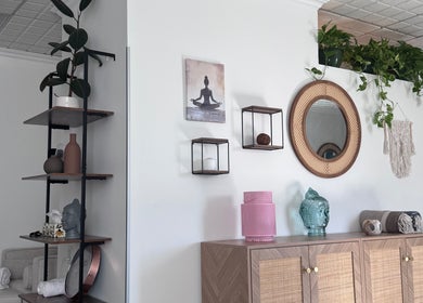 Tranquil decor at Bien-être Boho NDG in Montréal, Québec, CA with plants, art, and a Buddha statue.