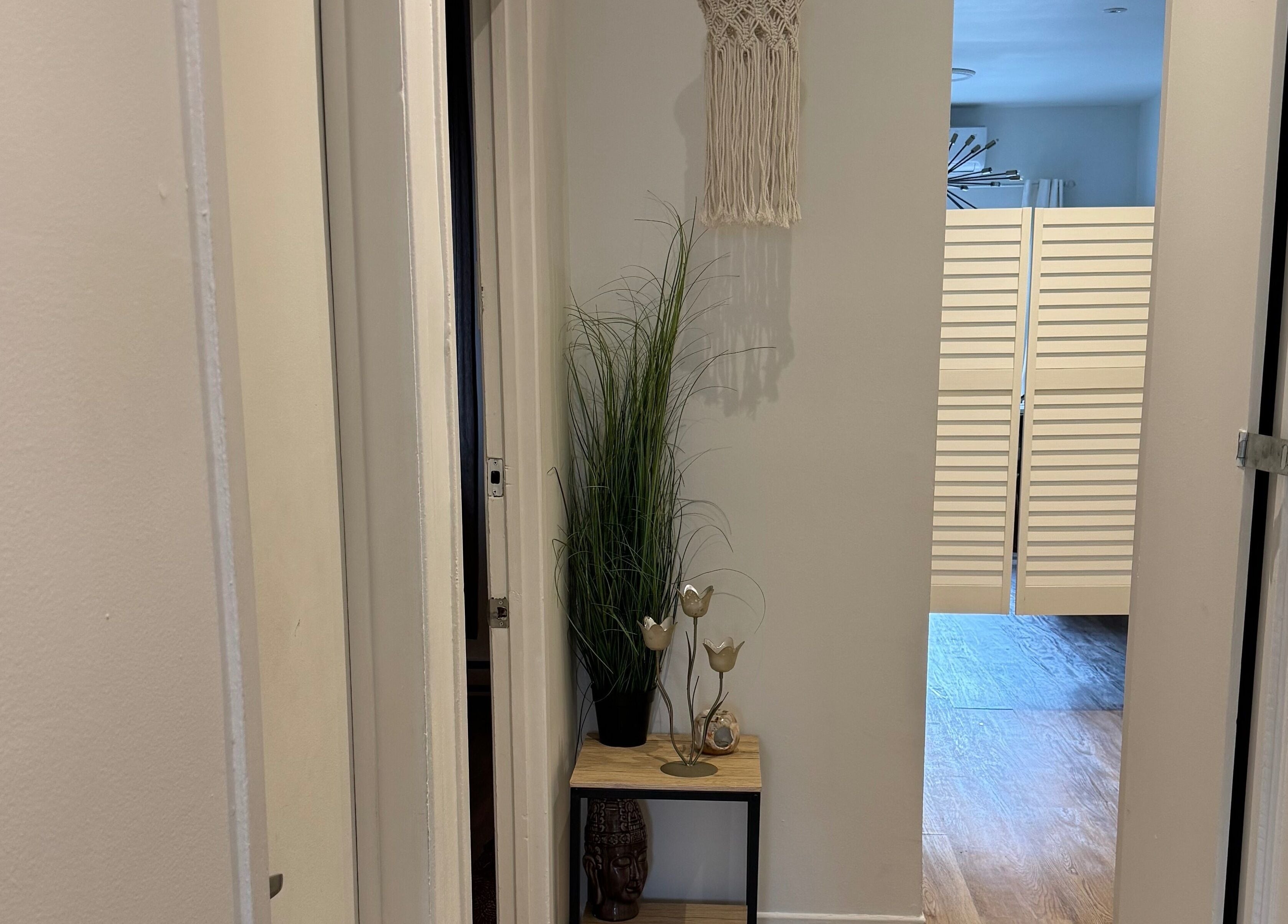 Cozy corner at Bien-être Boho Plateau, Montréal, Québec, CA with decor elements and rustic charm.