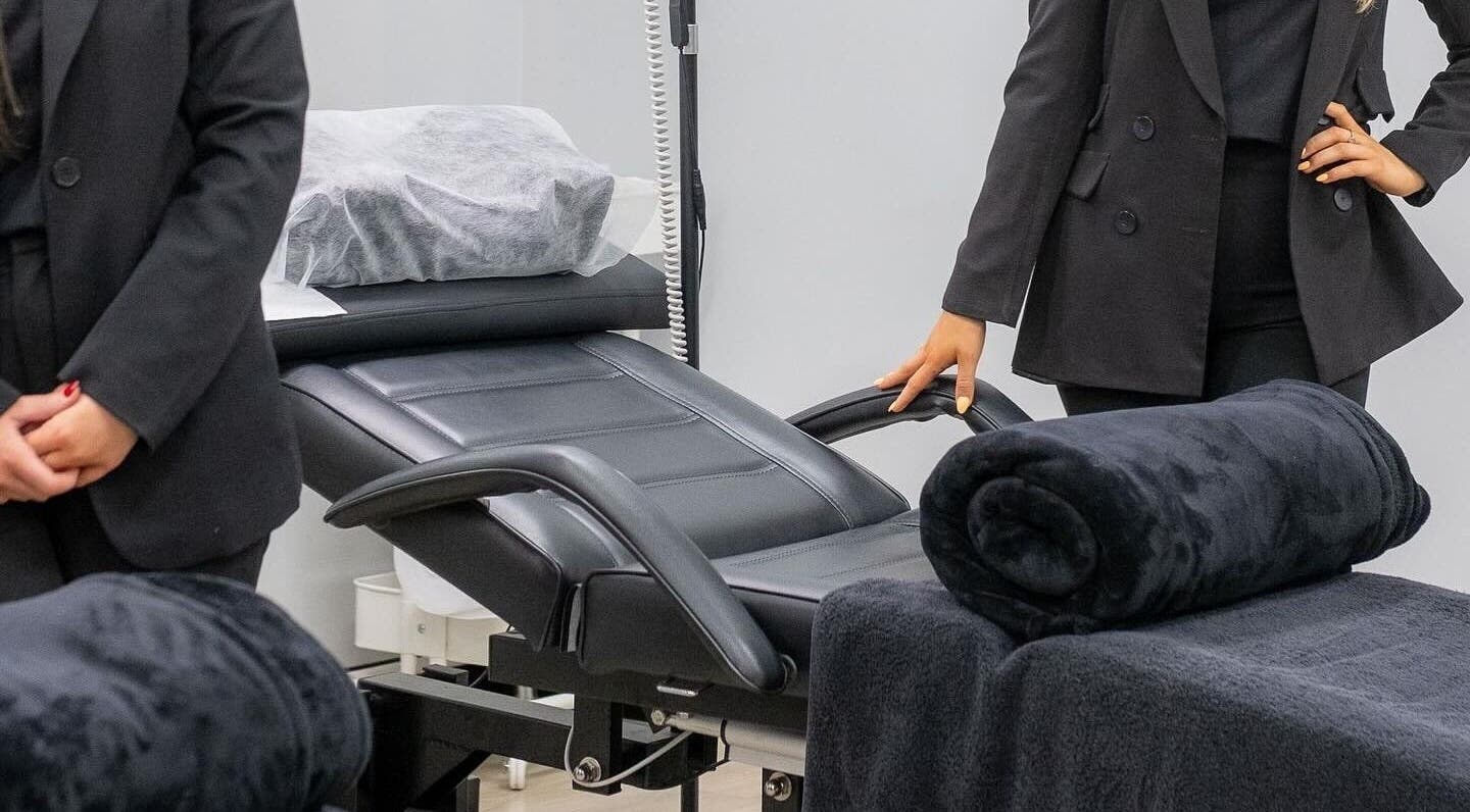 Relaxing treatment room at Lauren Elyse & Co, Woolooware, New South Wales, AU with plush black treatment chairs.