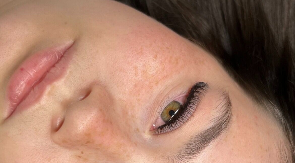Closeup of eyelash extension from Laterals and Lashes, Coventry, England, GB enhancing eye beauty.