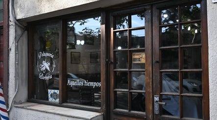 Peluquería & Barbería. Aquéllos Tiempos image 3