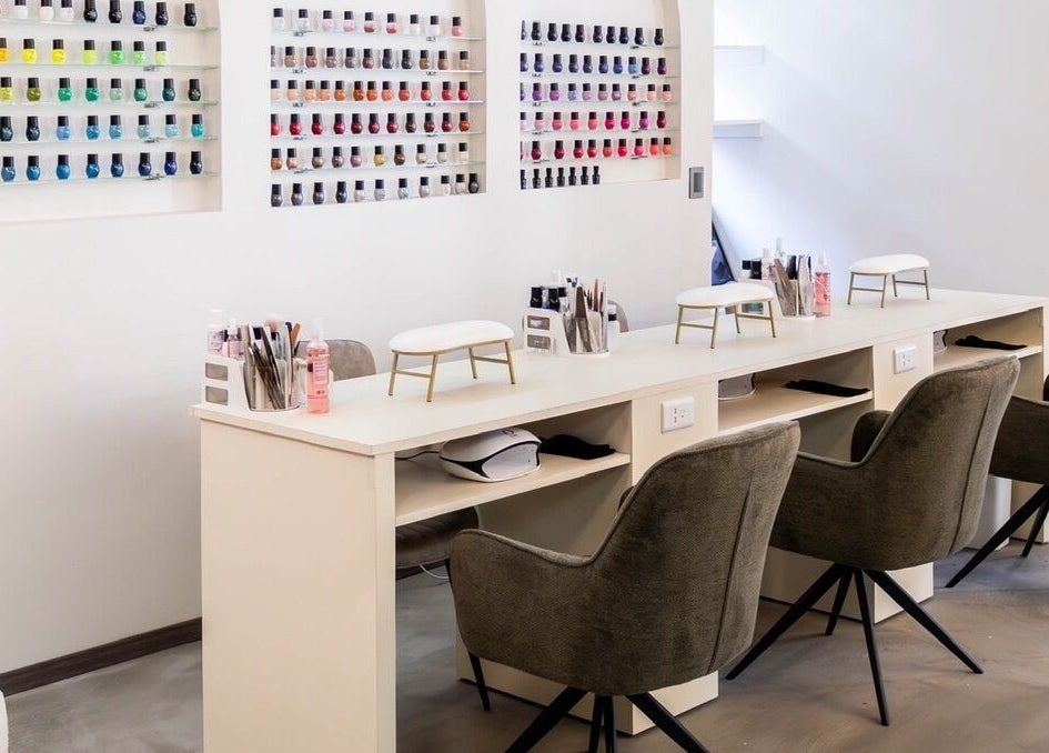 Estación de manicura moderna en Momo Beauty Lab, Ciudad De México, Ciudad De México, MX.