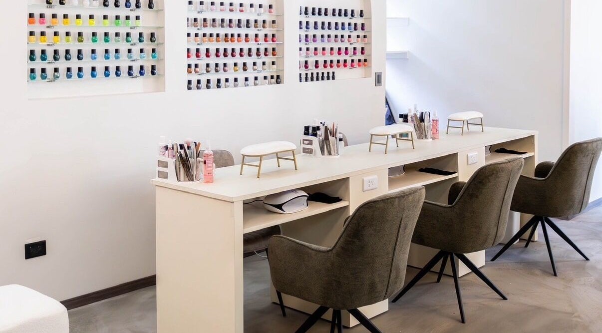 Estación de manicura moderna en Momo Beauty Lab, Ciudad De México, Ciudad De México, MX.