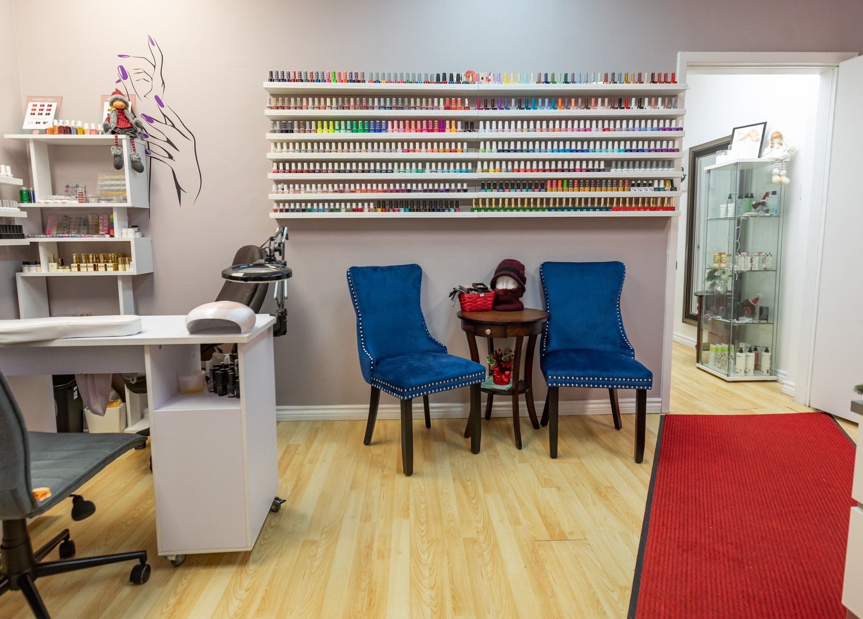 Modern nail salon at Alexandra Esthetique in Montréal west, Québec, CA with elegant decor and ample polish selection.