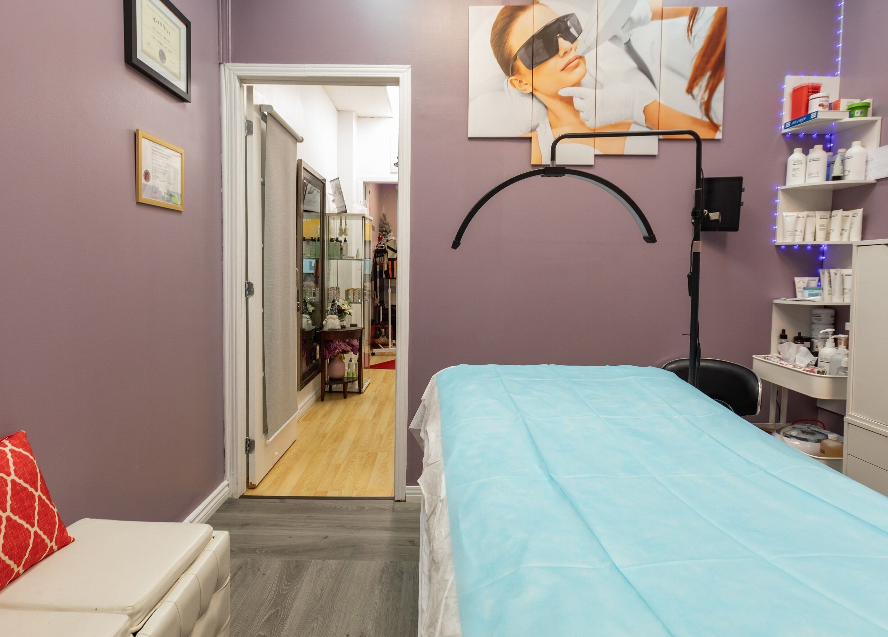 Treatment room at Alexandra Esthetique, Montréal west, Québec, CA with cozy setup and calming decor.