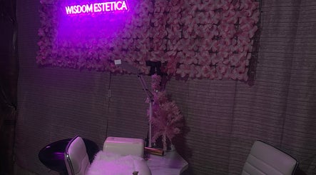 Cozy flower-themed beauty station at Wisdom Estética, Caledonia, Ontario, CA.
