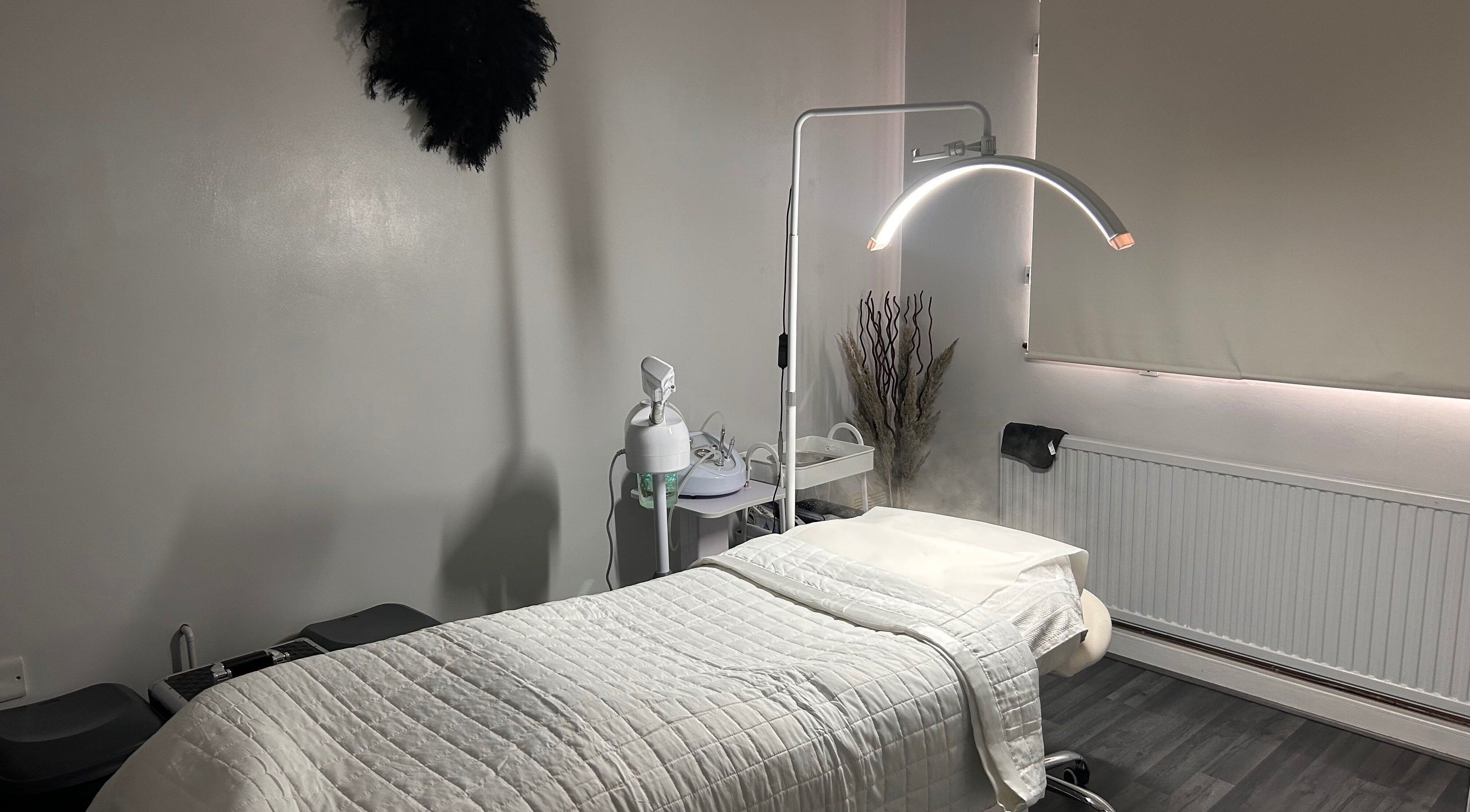 A serene treatment room at Sculpt & Define Studio in Pencader, Wales, GB, featuring a cozy therapy bed.