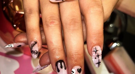 Nellys Nails image 2