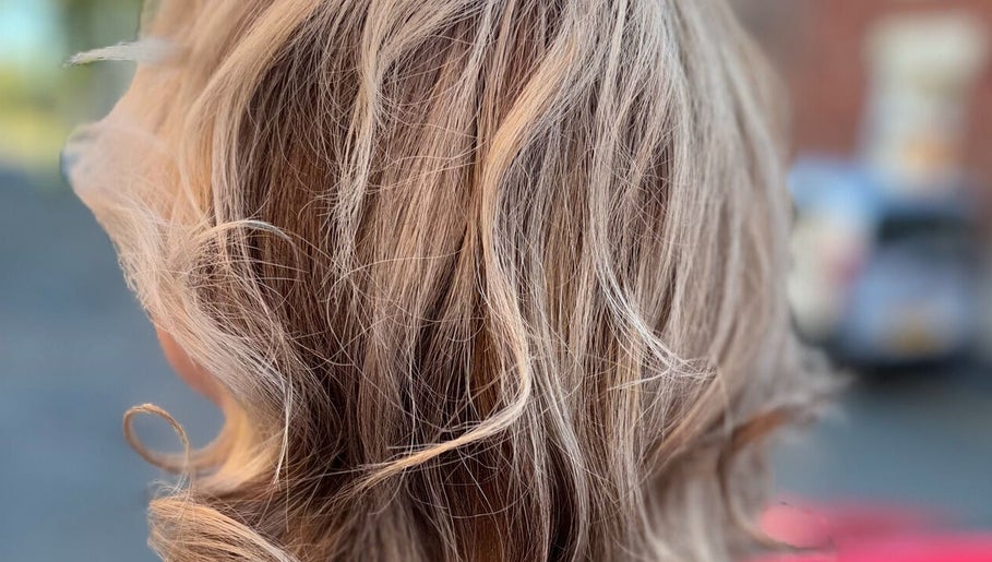 HAIR BY SJE, bild 1