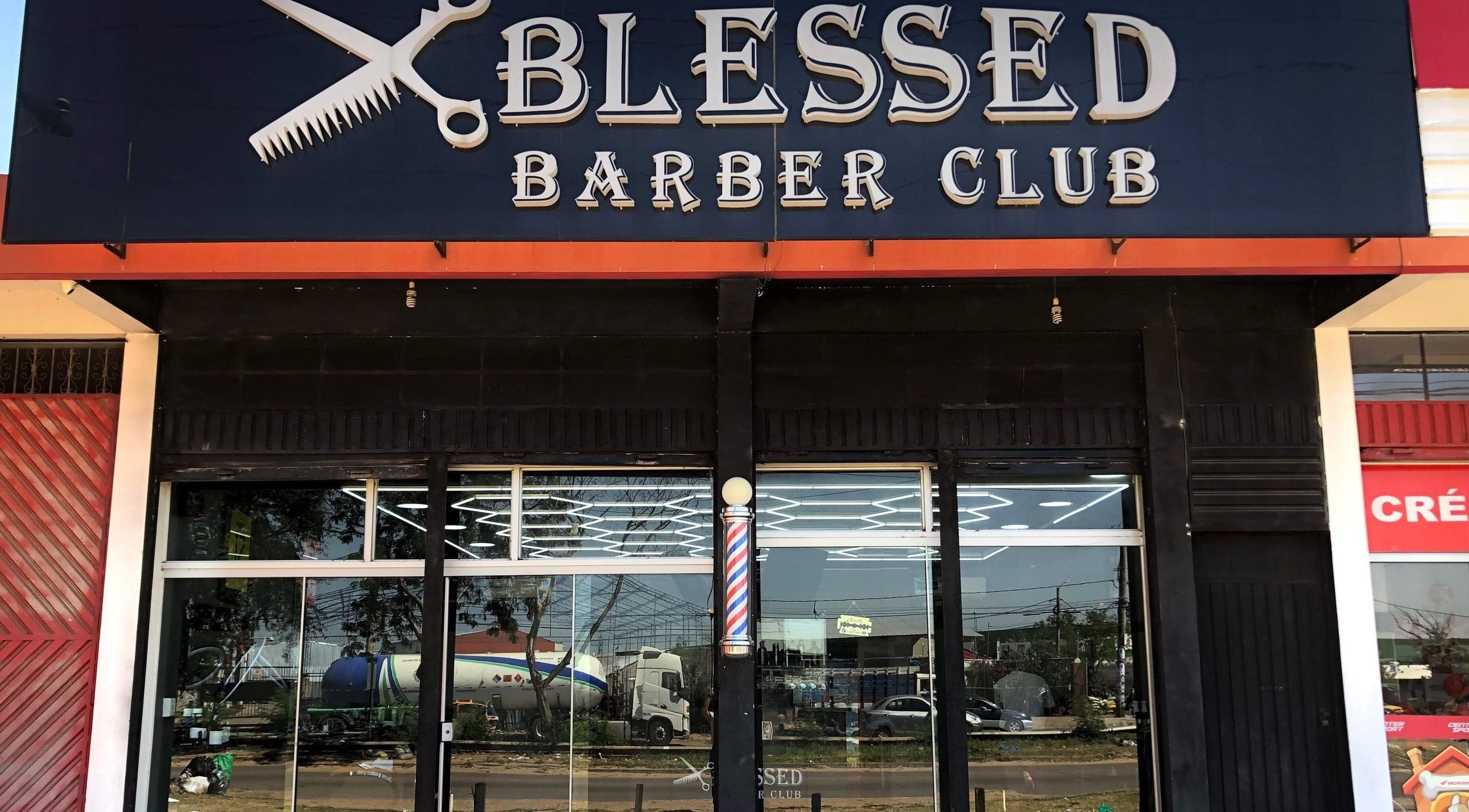 Fachada de Blessed Barber Club Santos Doumont en 7mo Anillo, Departamento De Santa Cruz, BO.