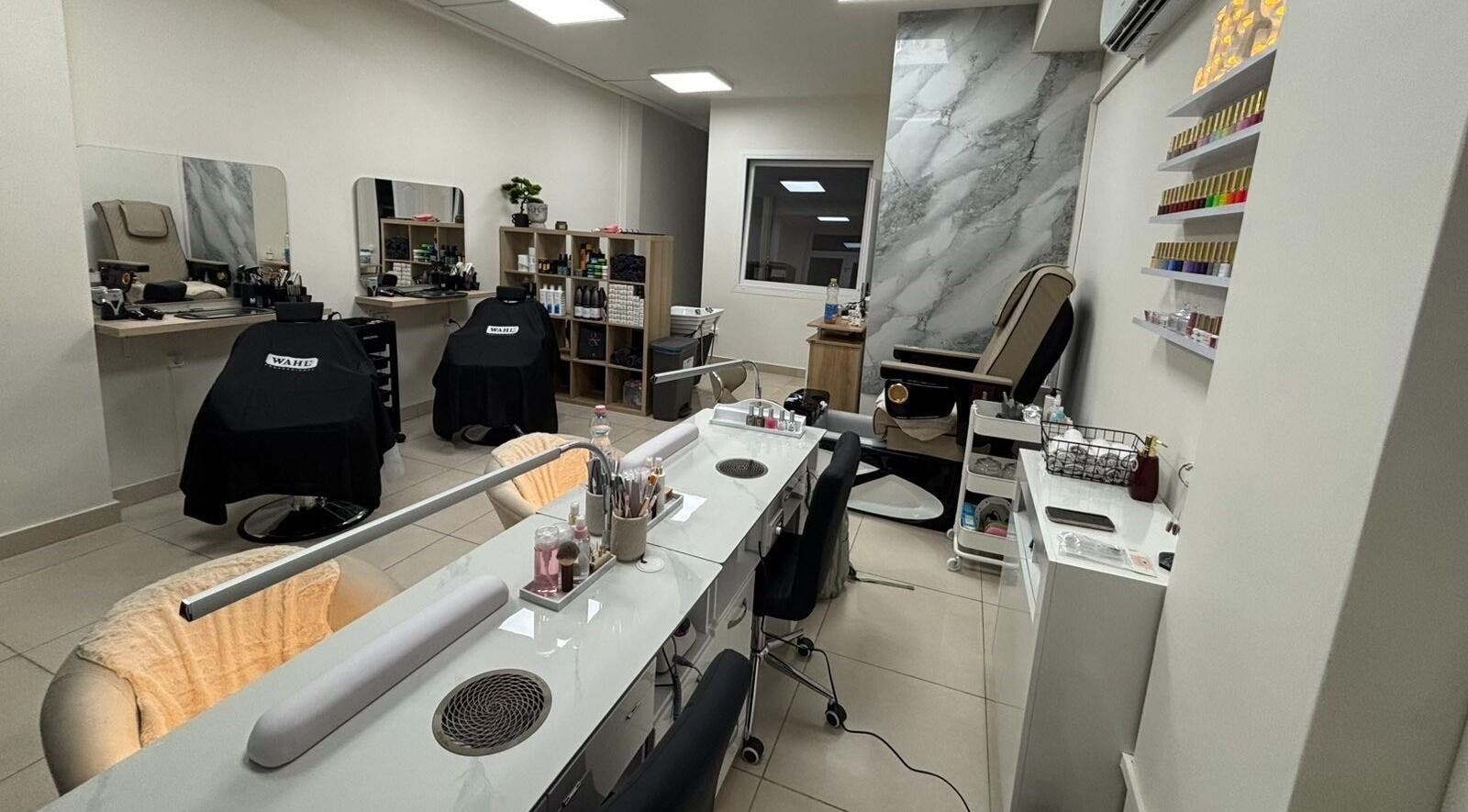 Professzionális szépségszalon belső tér Job Training & Service Kft, Budapest, Magyar, HU címen.