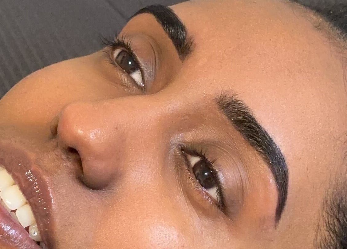 Perfect gevormde wenkbrauwen bij Brow Glow House, Almere, Flevoland, NL voor een stralende look.