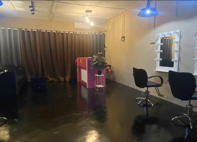 Interior of NJ Beauty Salon & Spa Muslimah in Pengkalan Chepa, Kelantan, MY with styling chairs and mirrors.