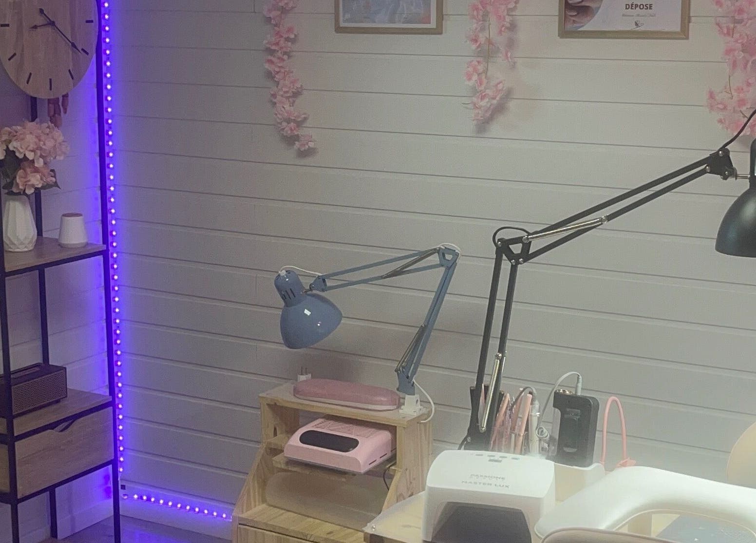 Espace élégant pour soins des ongles chez V&N’ails, Beaucourt, Bourgogne-franche-comté, FR.