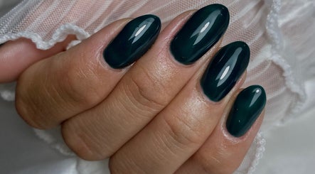 M.C Nails and beauty, bild 2