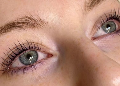 Enhanced eyelashes at Alyss Marie Beauty in Wombwell, England, GB showcasing expert lash extension.