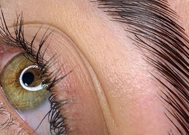 Close-up de sobrancelha estilizada no Minha Flor Nails & Spa, Lisboa, Lisboa, PT.