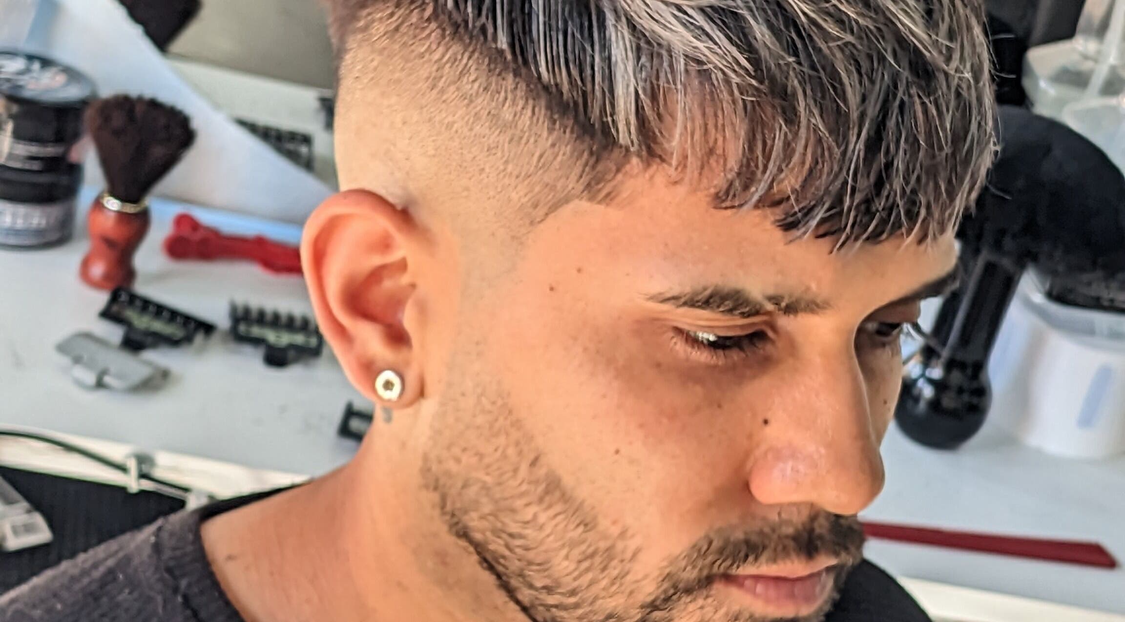 Corte moderno en El Olimpo Barberia, Sourigues, Provincia De Buenos Aires, AR. Estilo vanguardista para hombres.