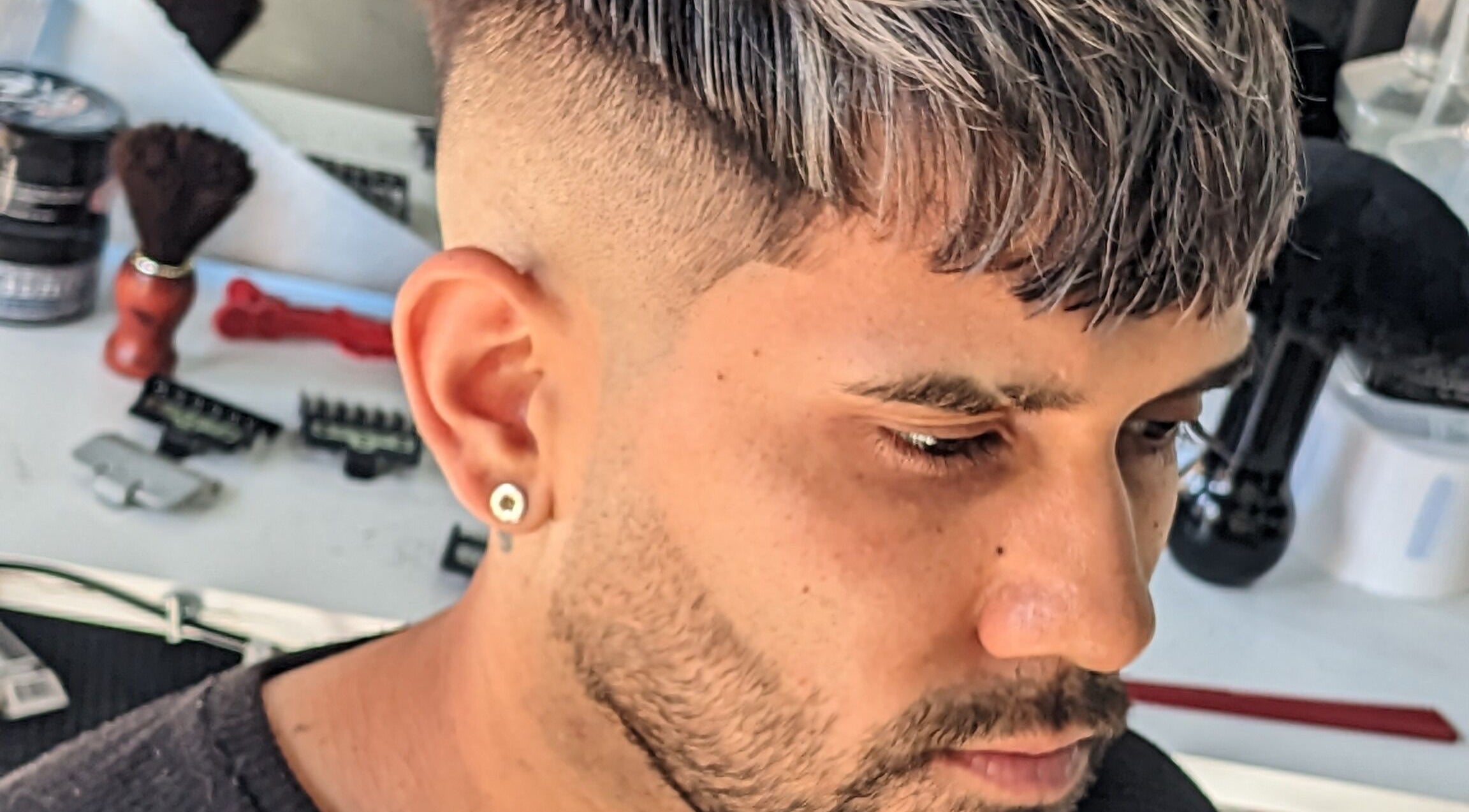 Corte moderno en El Olimpo Barberia, Sourigues, Provincia De Buenos Aires, AR. Estilo vanguardista para hombres.