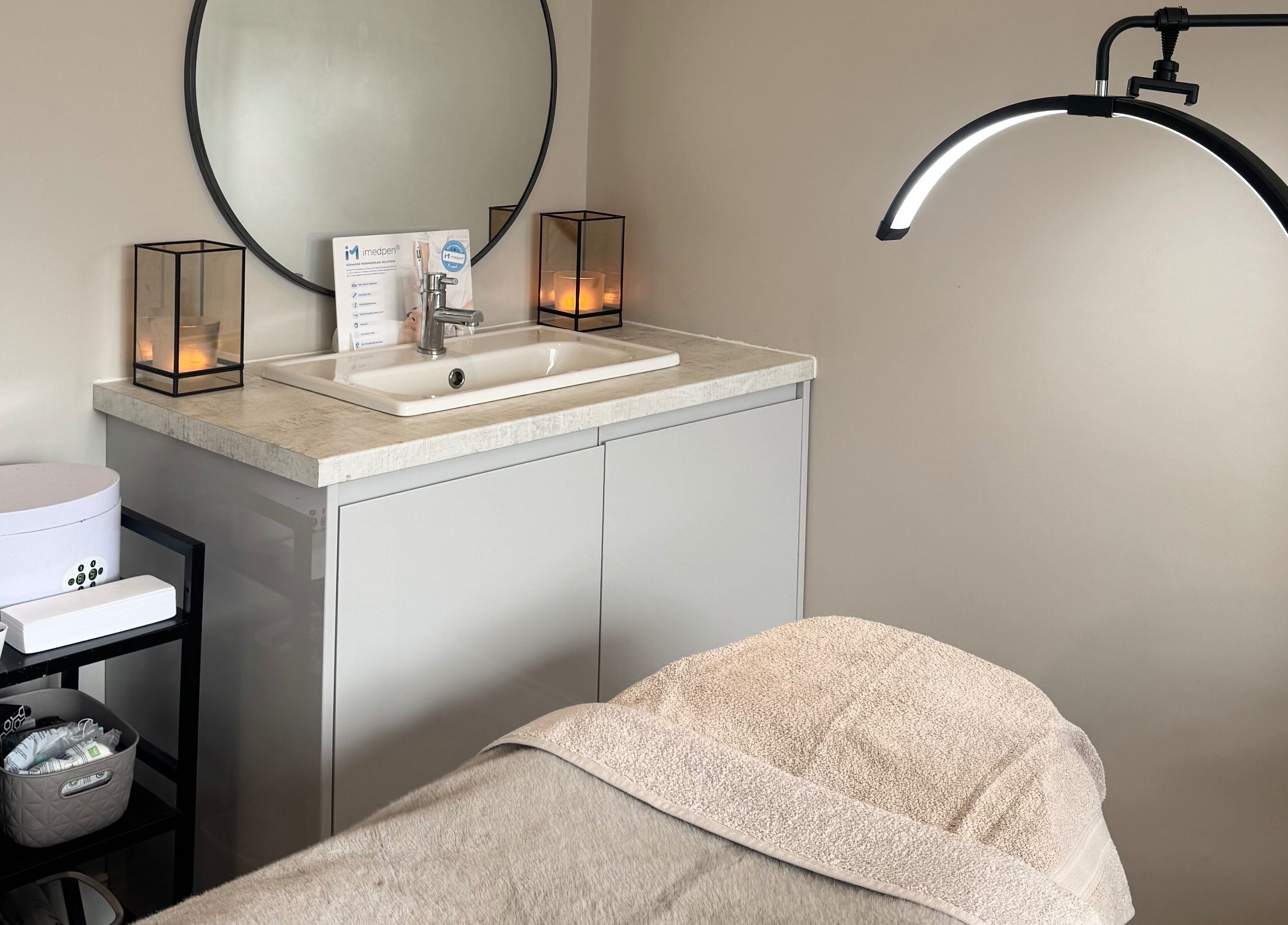 Relaxing treatment room at Rachael Ann Aesthetics & Beauty, Harrogate, England, GB with ambient candlelight.