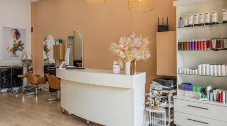 Volume Bloom Hair Studio image 2