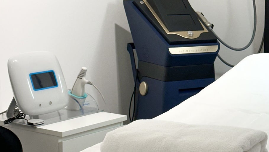 Moderne Kosmetikgeräte im Age-Stop Studio, Düsseldorf, Nordrhein-westfalen, DE