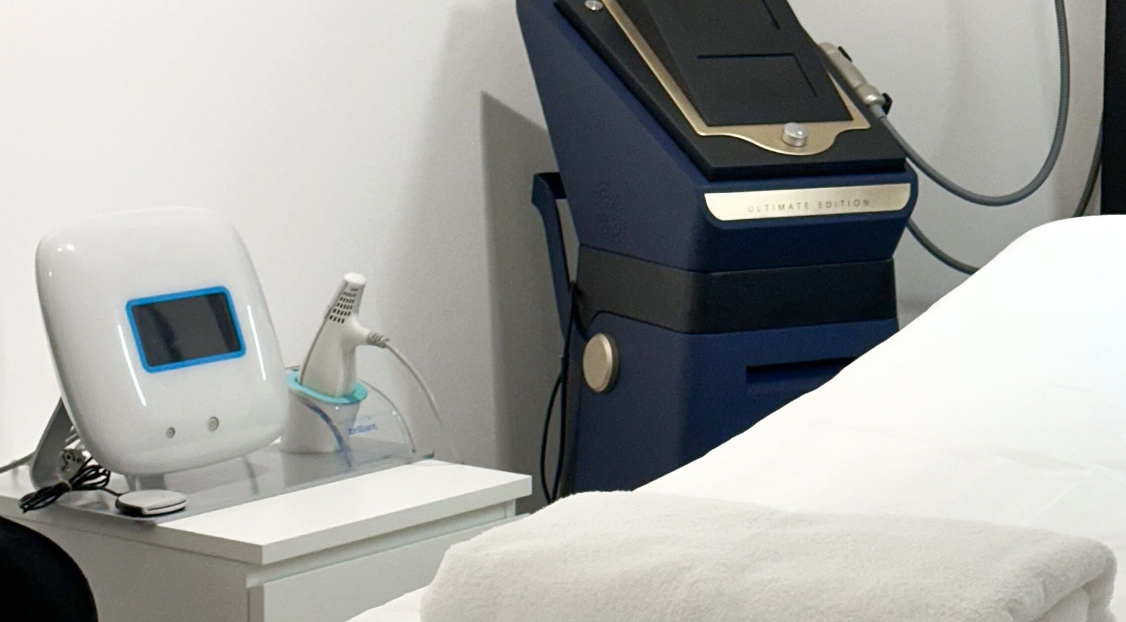 Moderne Kosmetikgeräte im Age-Stop Studio, Düsseldorf, Nordrhein-westfalen, DE