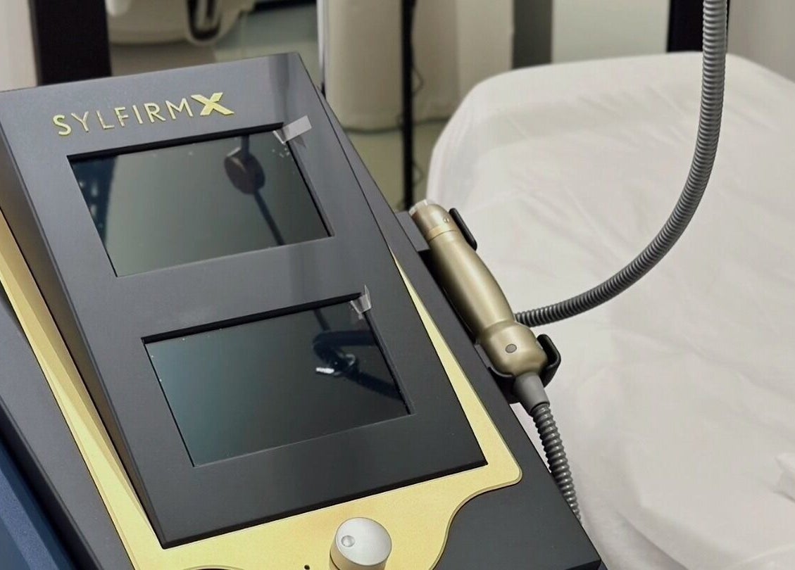 SylfirmX-Gerät zur Hautbehandlung im Age-Stop Studio Düsseldorf, Nordrhein-Westfalen, DE.