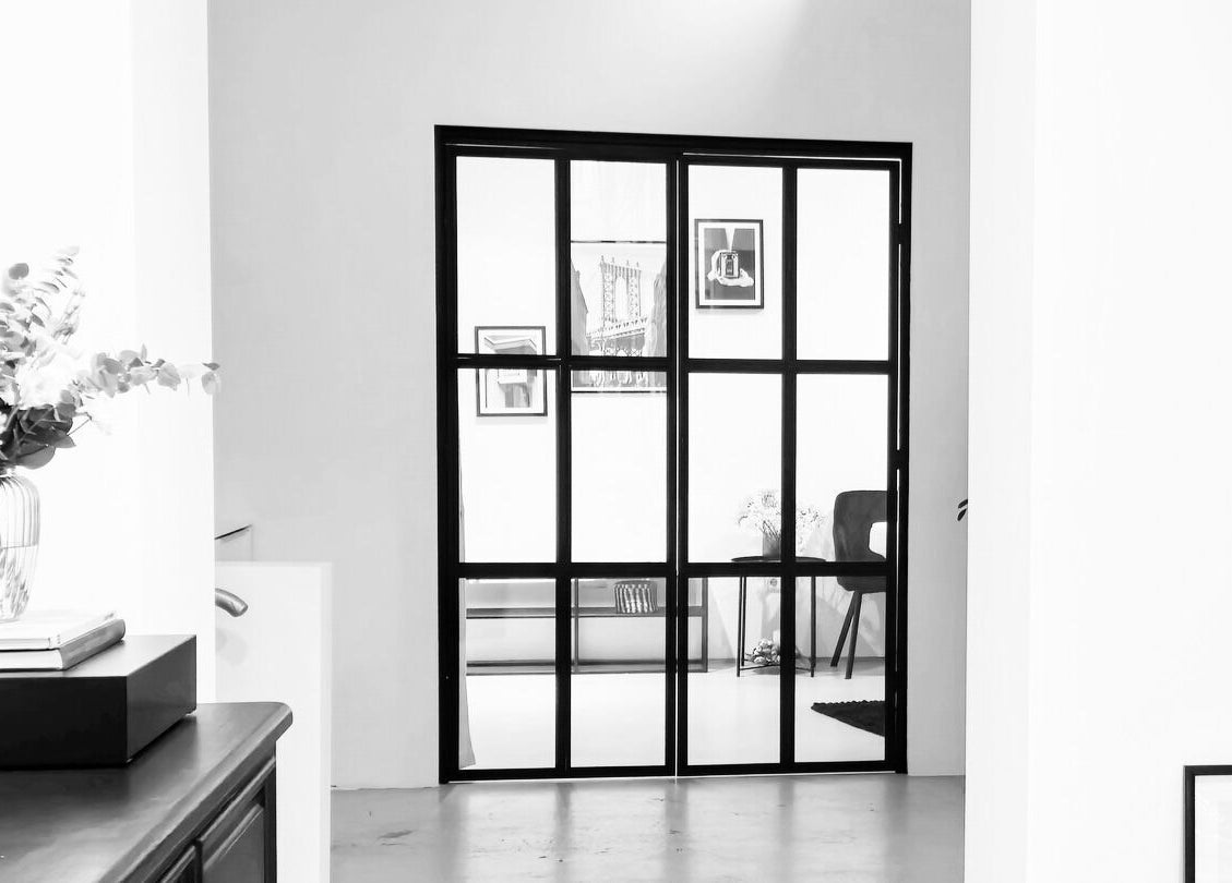 Eleganter Eingang von Age-Stop Studio, Düsseldorf, Nordrhein-westfalen, DE.