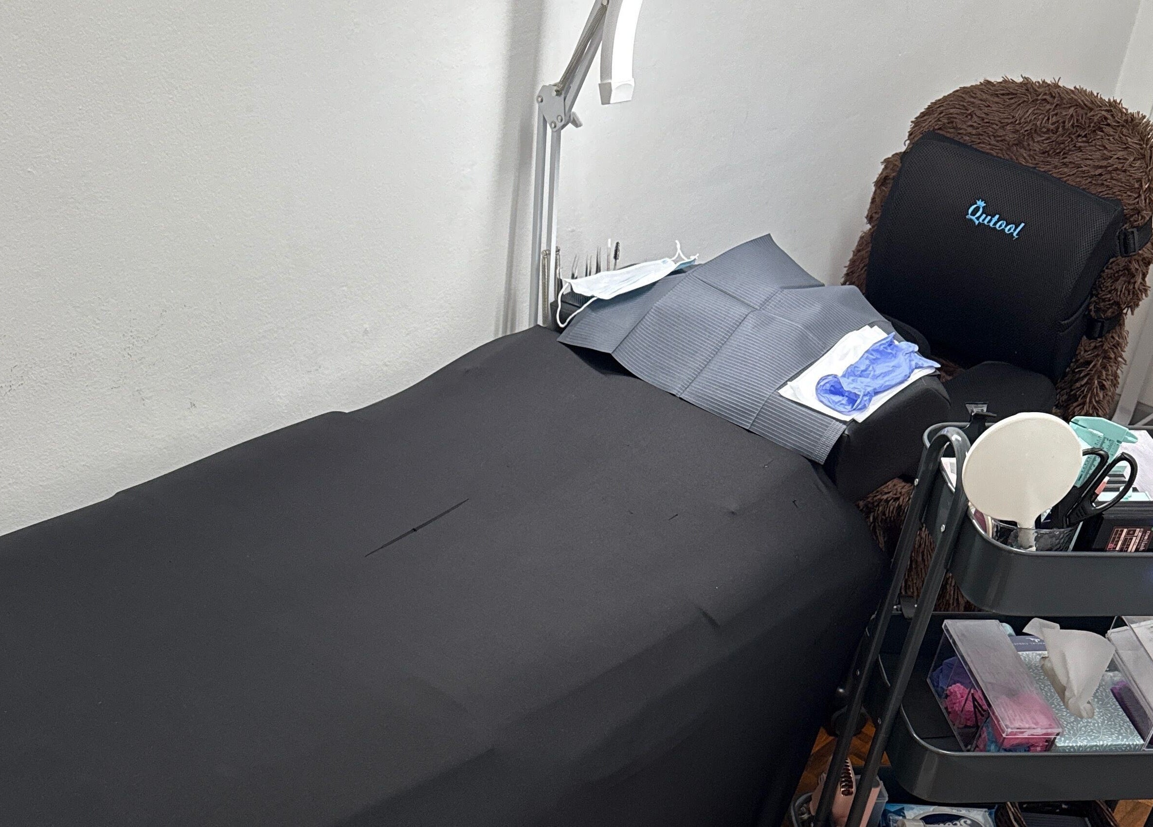 Cama de tratamiento en Studio Lash & Brown Fabiola Morales, San José, San José, CR.