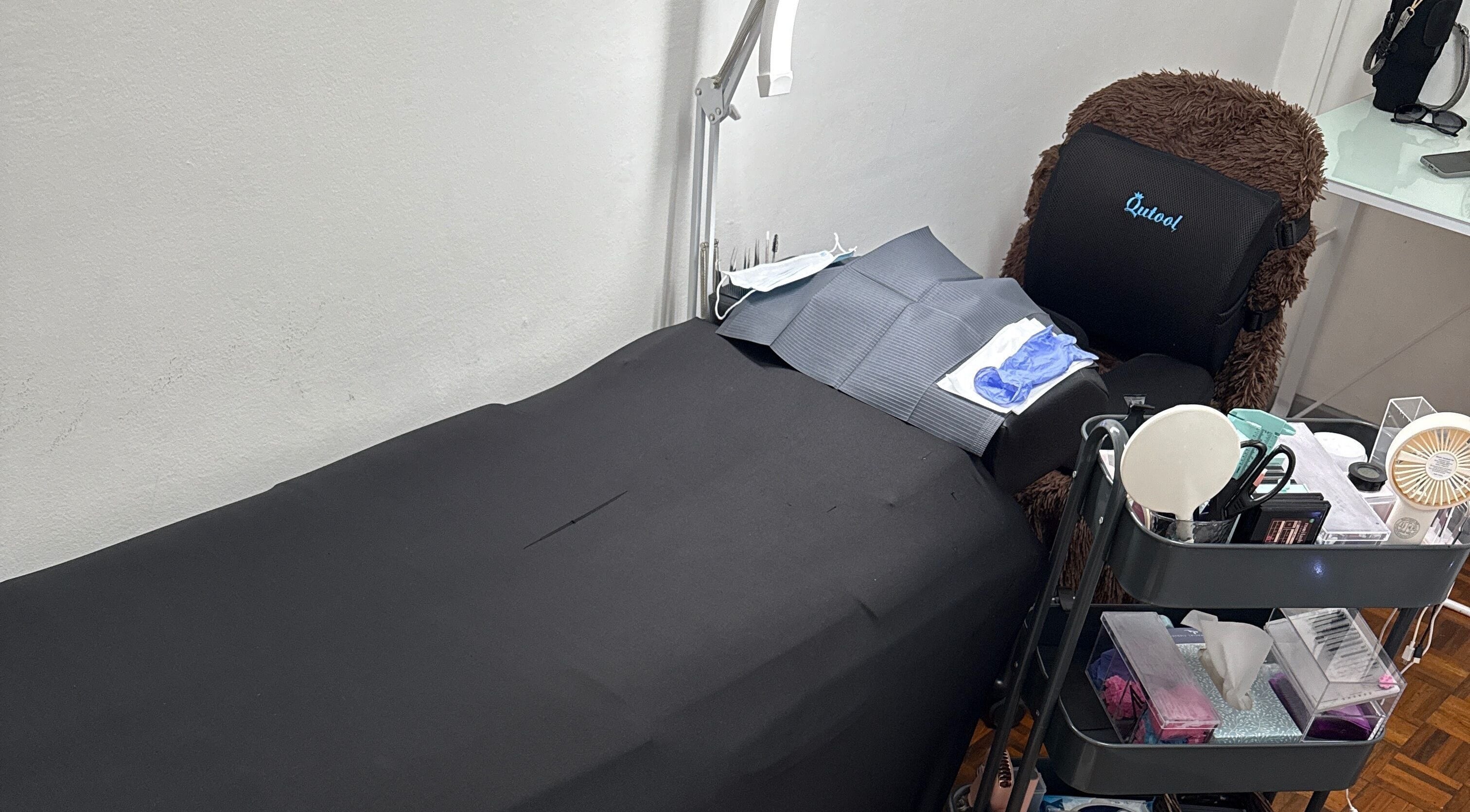 Cama de tratamiento en Studio Lash & Brown Fabiola Morales, San José, San José, CR.