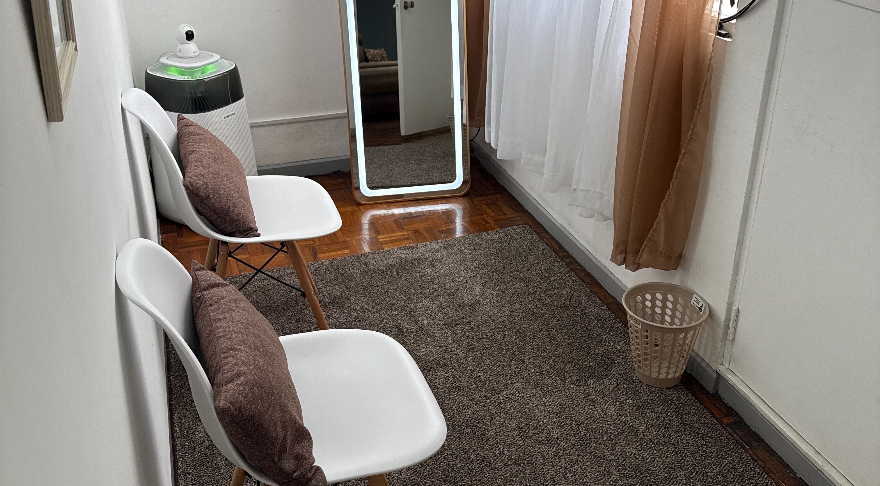 Sala de espera acogedora en Studio Lash & Brown Fabiola Morales, San José, San José, CR.