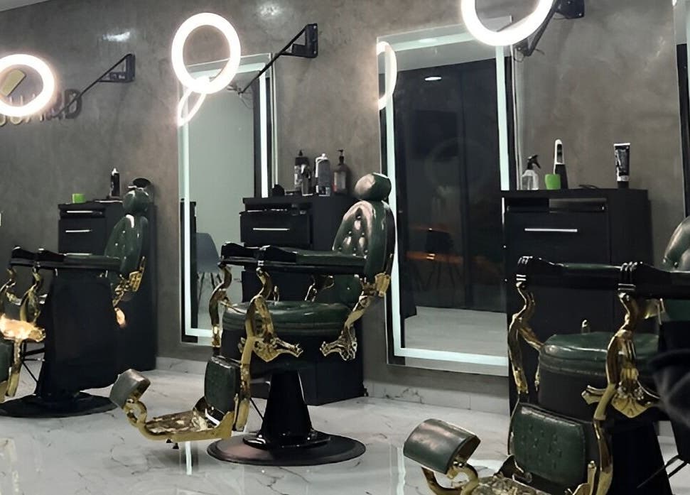 Interior moderno de barbería VANGUARD en Santa Cruz De La Sierra, Departamento De Santa Cruz, BO.