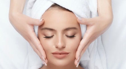 Luvlookbeautybar at Luxxe Studios Inside Tivoli Village