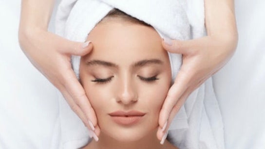 Luvlookbeautybar at Luxxe Studios Inside Tivoli Village