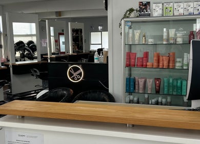 Time to Shine Hair Salon, Toi Ohomai - Mokoia in Rotorua, Bay of Plenty, NZ features chic styling stations and products.