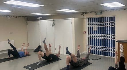 Gambar Group Mat Pilates 2