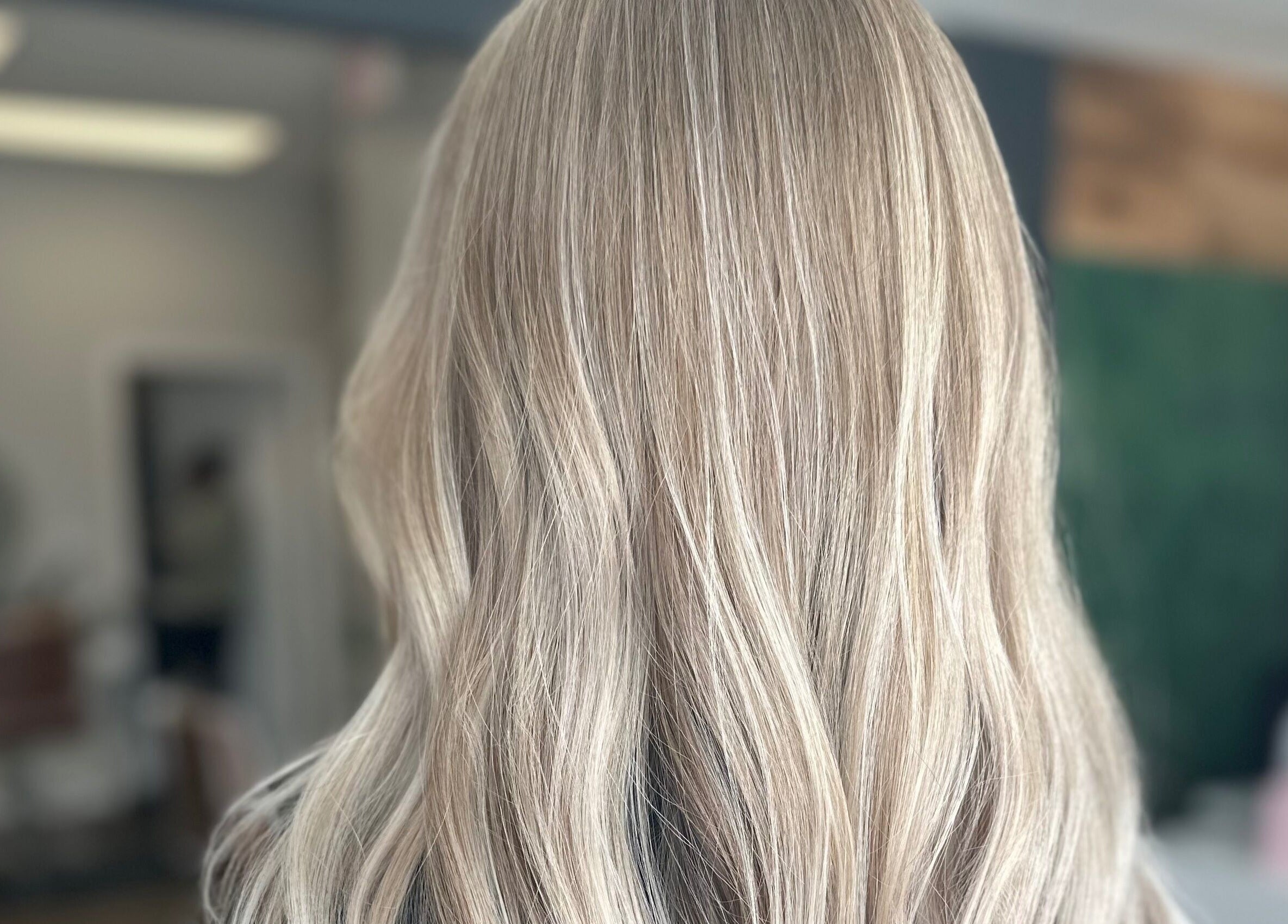 Heather Schreiber salon showcases stunning blonde hair in Niagara Falls, New York, US.