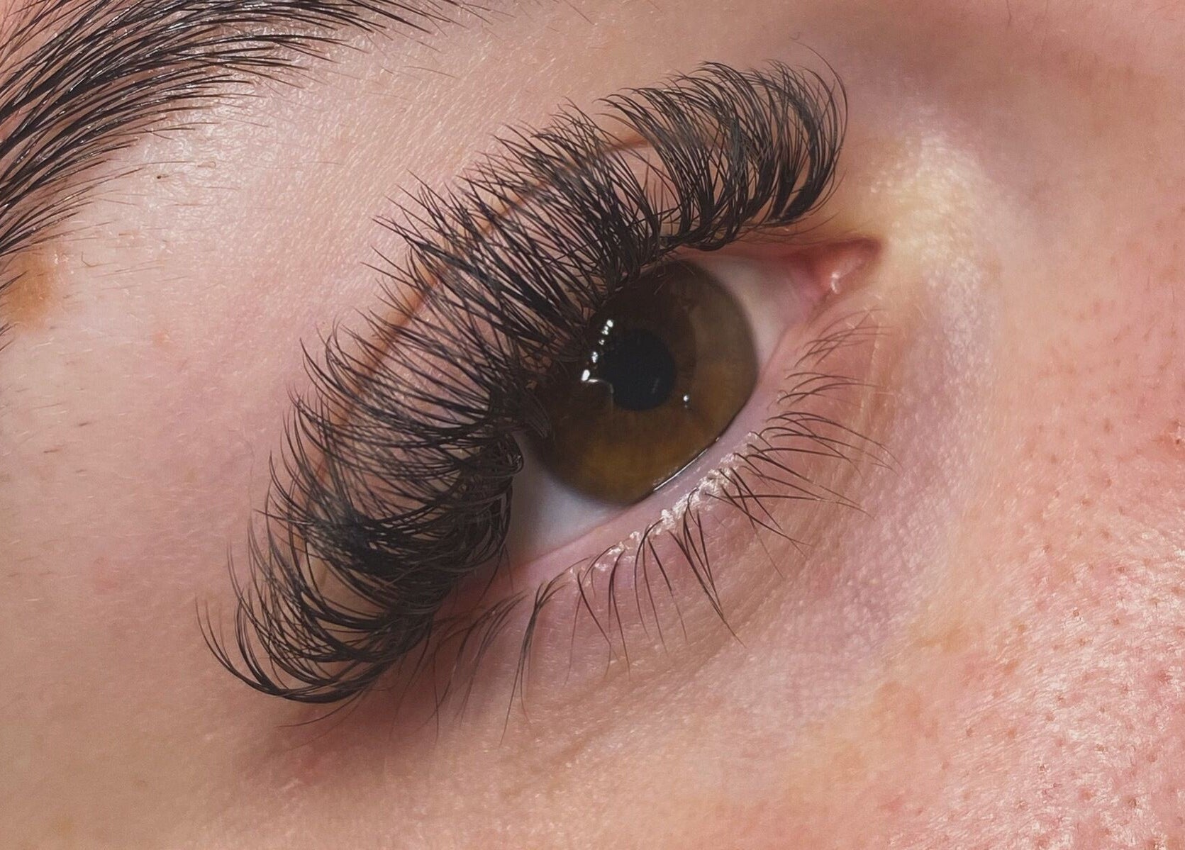 Close-up of stunning eyelash extensions at Byciaralouise, Oswaldtwistle, England, GB.