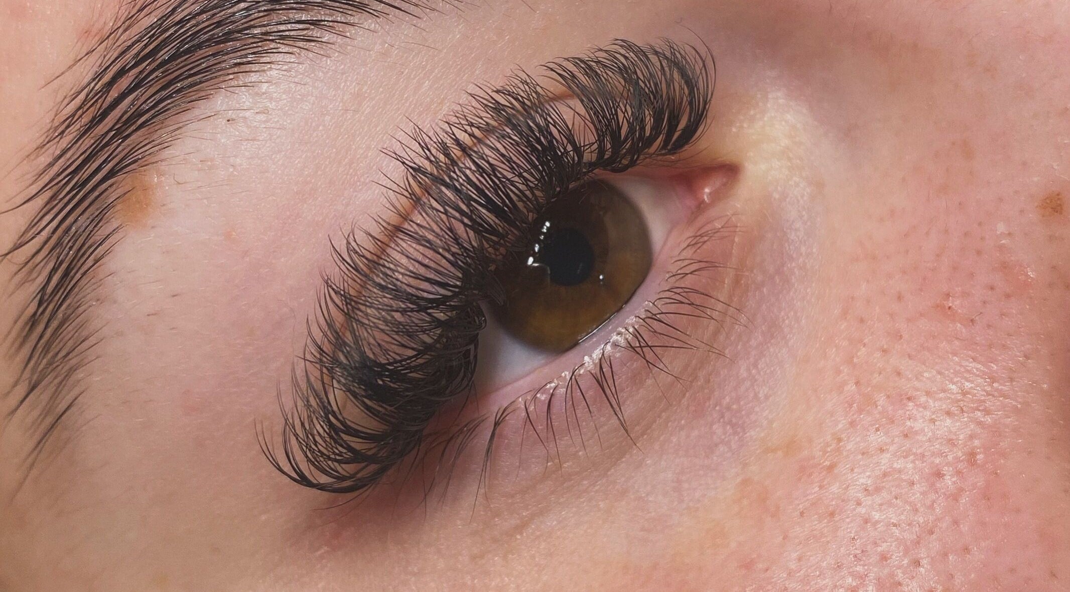 Close-up of stunning eyelash extensions at Byciaralouise, Oswaldtwistle, England, GB.
